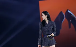 韩雪修长美腿性感舞台照图片_3