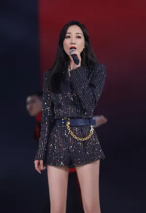 韩雪修长美腿性感舞台照图片_5