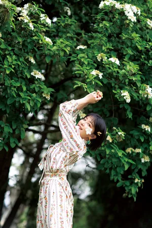 阚清子碎花裙文艺写真图片_4