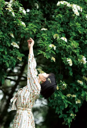 阚清子碎花裙文艺写真图片_7
