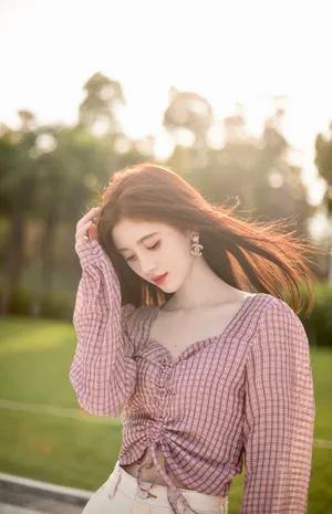 鞠婧祎露脐装清秀写真图片