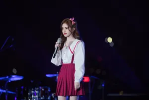 鞠婧祎蝴蝶结性感甜美写真图片_4