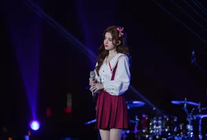 鞠婧祎蝴蝶结性感甜美写真图片_5