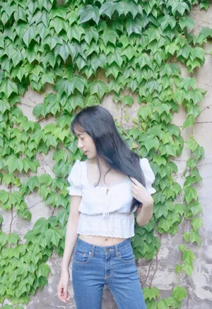 刘萌萌露脐装甜美写真图片_2