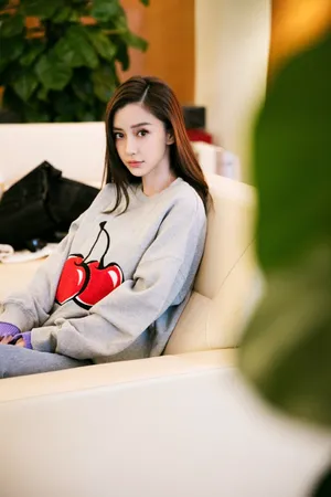 angelababy樱桃卫衣性感图片