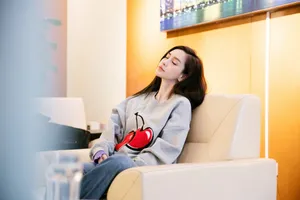 angelababy樱桃卫衣性感图片_2