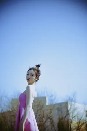 李子璇抹胸裙性感写真图片