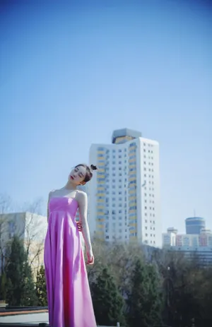 李子璇抹胸裙性感写真图片_3