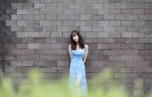 张檬蓝色吊带裙性感图片_2