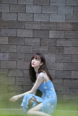 张檬蓝色吊带裙性感图片_4