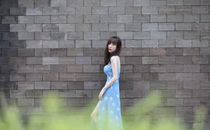 张檬蓝色吊带裙性感图片_5