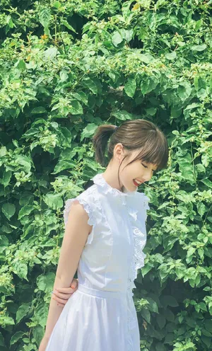 毛晓彤清新白裙写真图片
