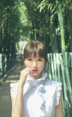毛晓彤清新白裙写真图片_2