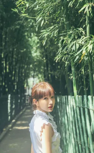 毛晓彤清新白裙写真图片_3