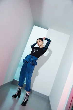 阚清子哪吒头光影写真图片_2