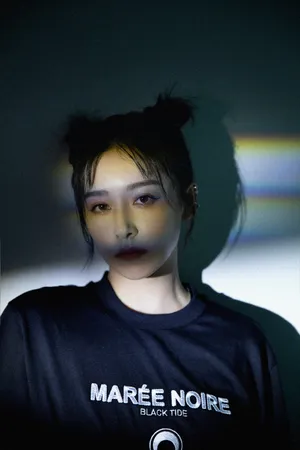 阚清子哪吒头光影写真图片_6