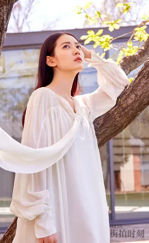 陈钰琪白色长裙性感写真图片_2