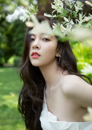 宋妍霏抹胸裙性感写真图片_13