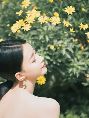 孙怡抹胸上衣性感写真图片