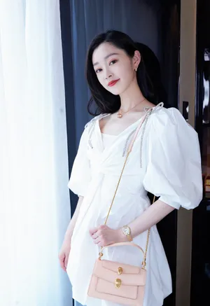 宋轶白色连衣裙性感写真图片