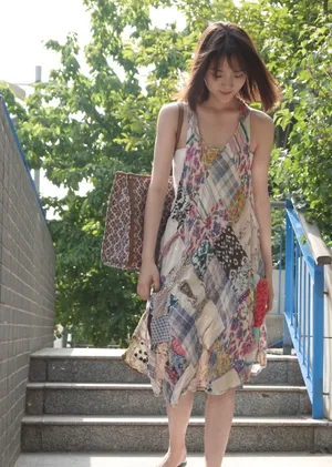 任敏初夏少女风街拍图片_2