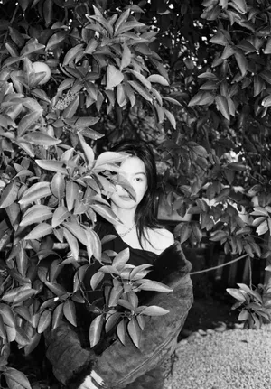 李蔓瑄黑白唯美气质写真图片