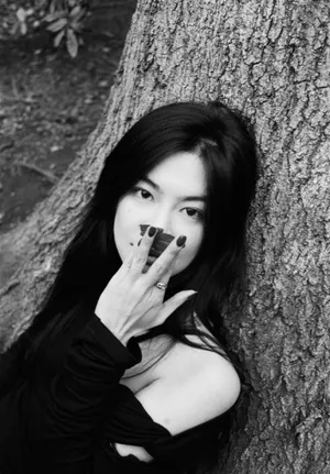 李蔓瑄黑白唯美气质写真图片