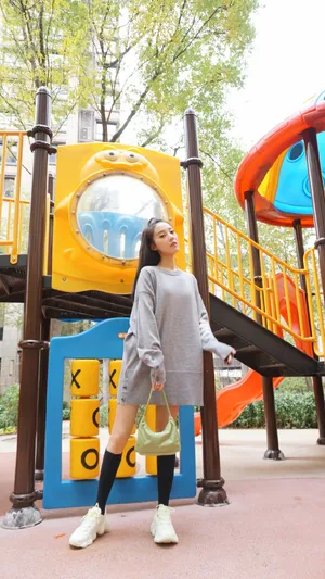 安泳畅俏丽私服写真图片_3