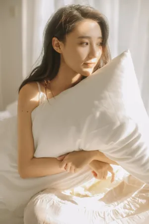 安泳畅白皙性感吊带裙写真图片_2