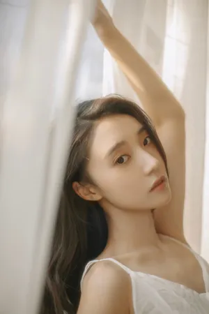 安泳畅白皙性感吊带裙写真图片_3