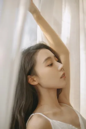 安泳畅白皙性感吊带裙写真图片_7