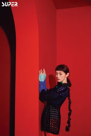 何泓姗最新时尚杂志写真大片_4