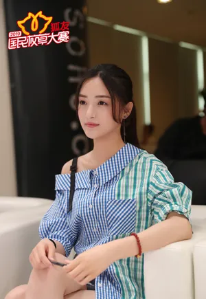 孙嘉琪狐友国民校草大赛图片_2