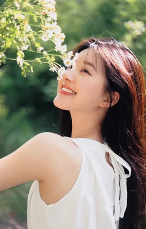 赵露思甜美温婉白裙写真图片_3