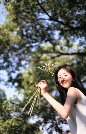 赵露思甜美温婉白裙写真图片_4