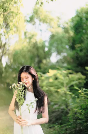 赵露思甜美温婉白裙写真图片_5