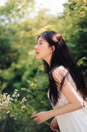 赵露思甜美温婉白裙写真图片_7