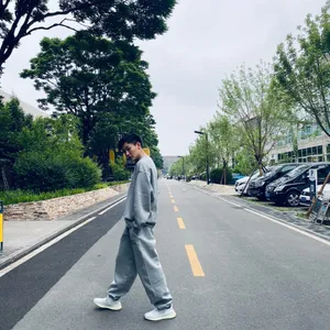刘怡潼随性街拍写真图片
