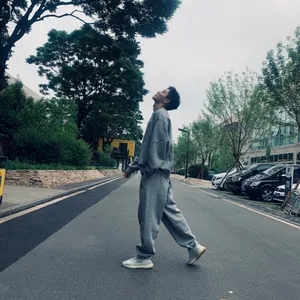 刘怡潼随性街拍写真图片