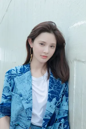 彭小苒清爽蓝色套装写真图片_2