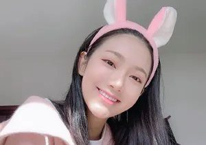 曾可妮俏皮可爱自拍照图片_2