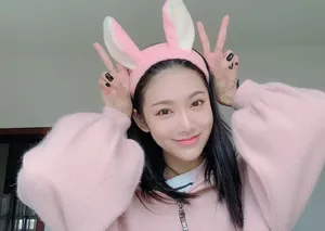 曾可妮俏皮可爱自拍照图片_4