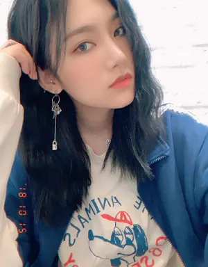 曾可妮俏皮可爱自拍照图片_6