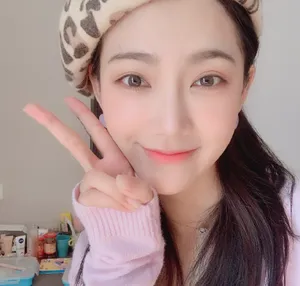 曾可妮粉嫩甜美自拍照图片_4