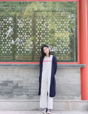 曾可妮甜美户外写真照图片_1