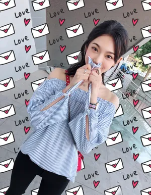 曾可妮甜美户外写真照图片_4