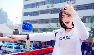 曾可妮元气性感街拍图片写真