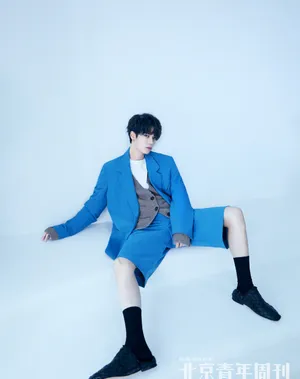 林彦俊纯白套装清秀写真图片_5