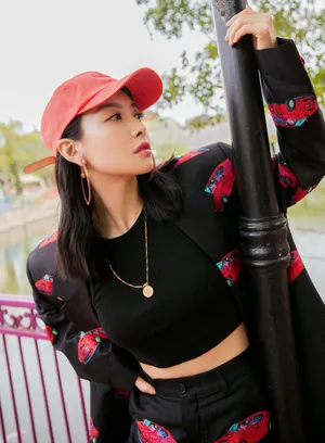 宋茜帅气西装写真图片