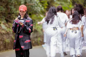 宋茜帅气西装写真图片_5